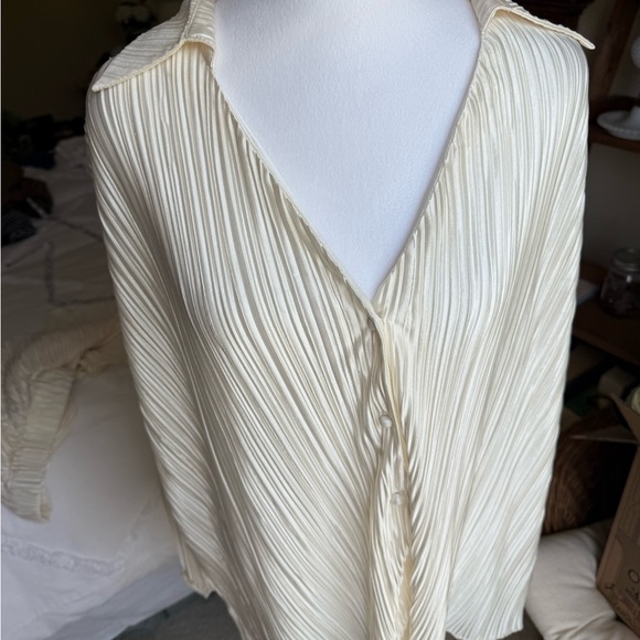 Showpo Cream Button Down Shirt - Picture 3 of 5